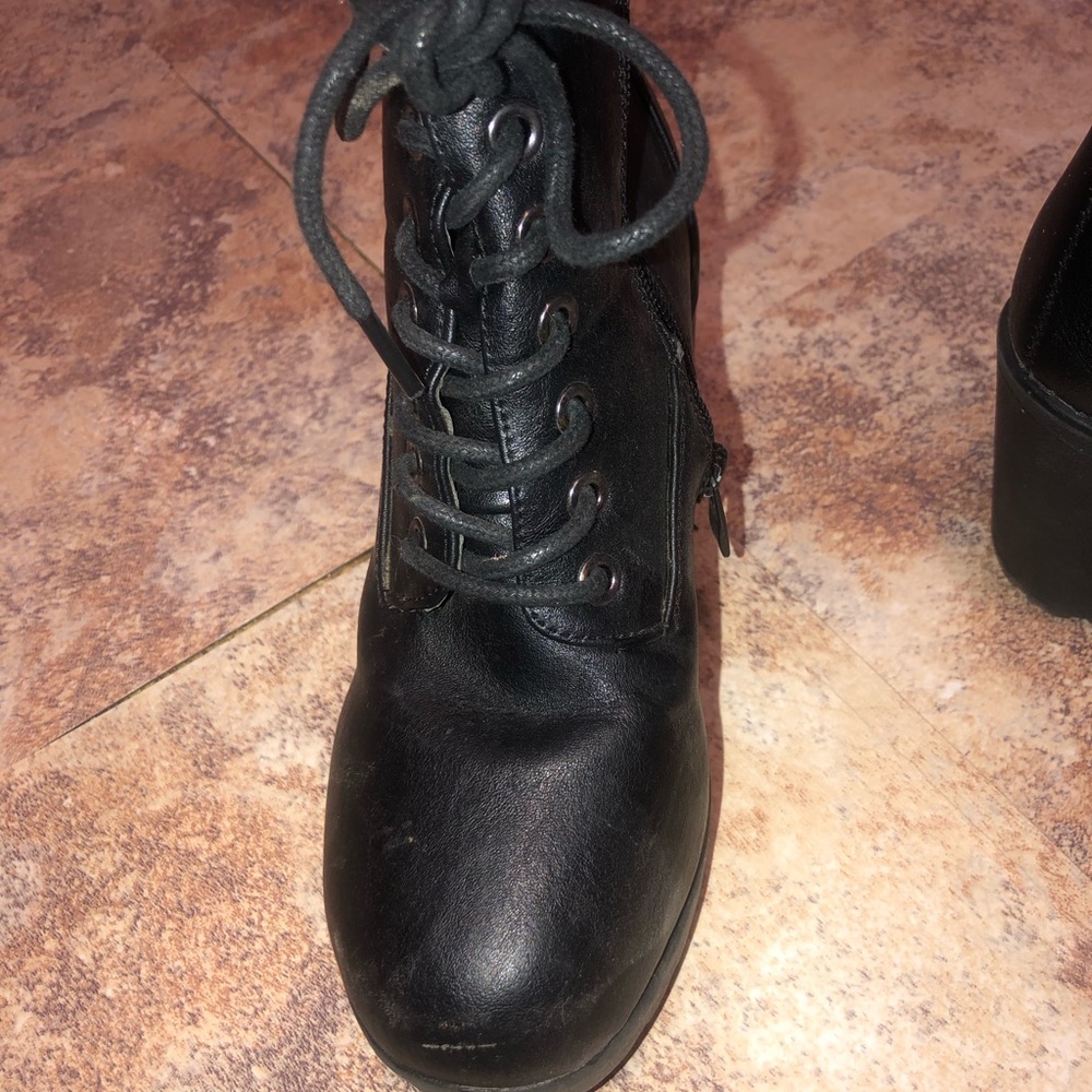 Combat boots